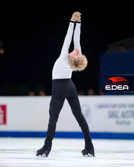 Ice Gallery Skates U.S.