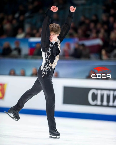 Ice Gallery Skates U.S.