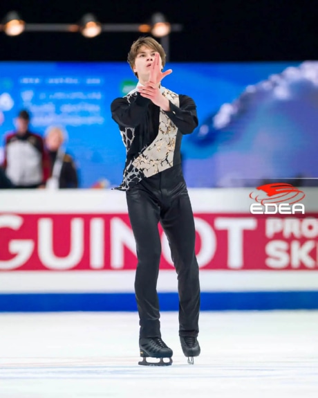 Ice Gallery Skates U.S.